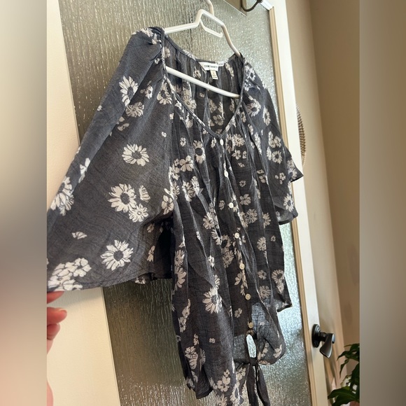 Counterparts Floral Blouse - Picture 3 of 6